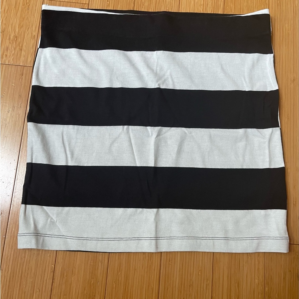 Gap size L stretchy navy & white striped skirt. Nwt.
